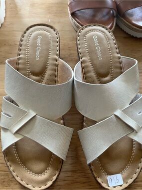 Good Chic Women’s Cream Crossover Slide Sandals